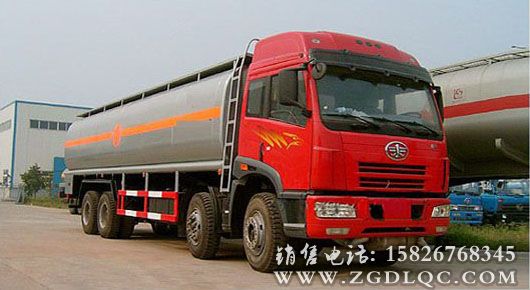 解放前四后八運(yùn)油車 解放前四后八運(yùn)油車
