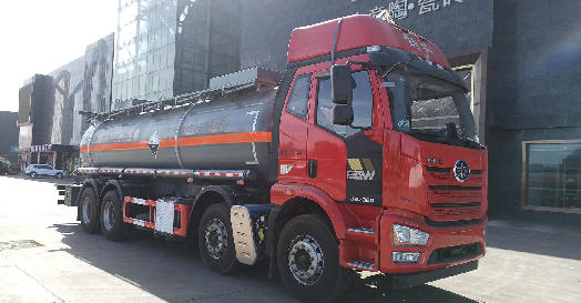 解放前四后八腐蝕性物品罐式運(yùn)輸車 解放前四后八腐蝕性物品罐式運(yùn)輸車